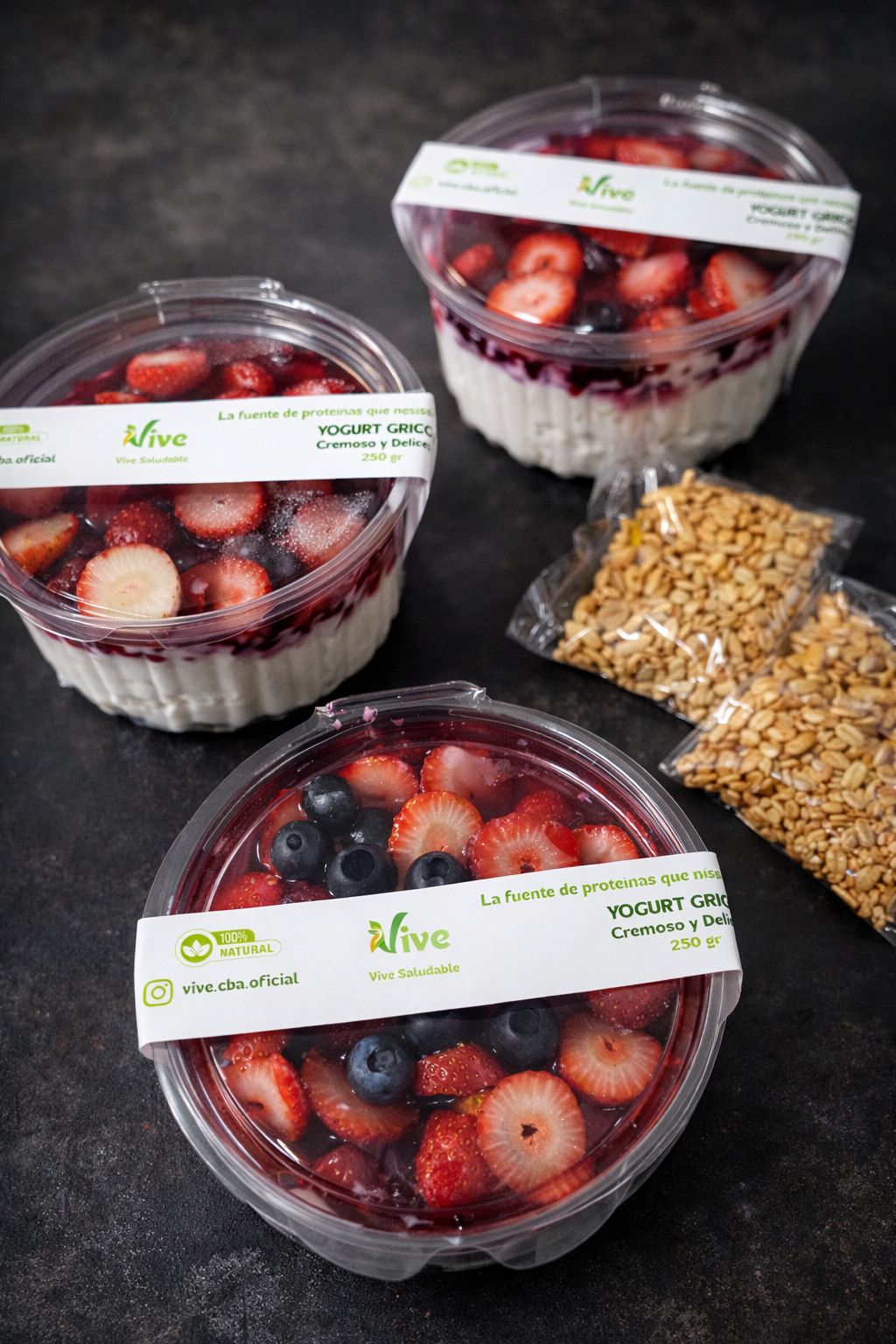 Yogurt Griego con fruta y granola